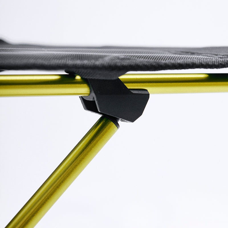 Mesa com porta copos Hawapi